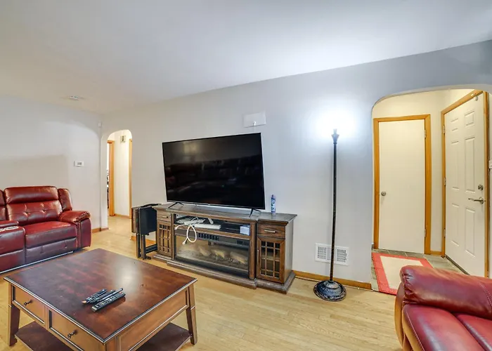 Commuter-friendly In Chicago's South Side Chicago