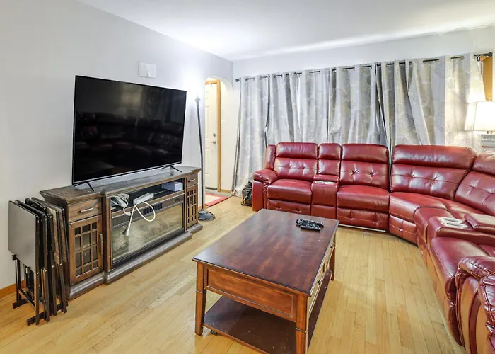 Commuter-friendly In Chicago's South Side *