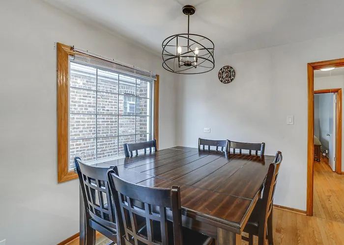 Commuter-friendly In Chicago's South Side