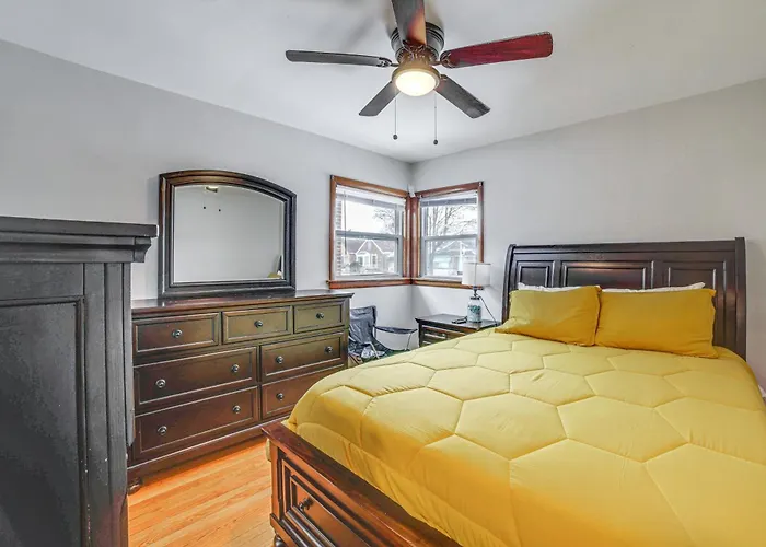 Commuter-friendly In Chicago's South Side *