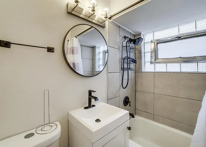 Commuter-friendly In Chicago's South Side