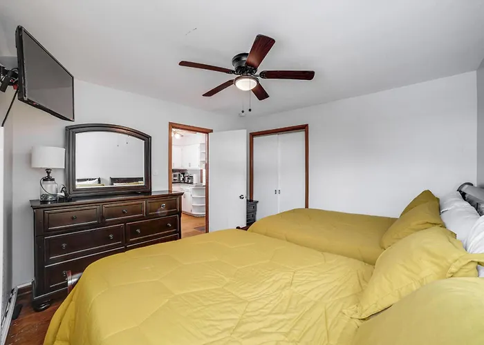 Holiday home Commuter-friendly In Chicago's South Side Chicago