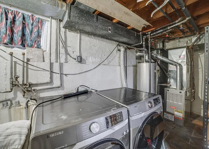 Commuter-friendly In Chicago's South Side Holiday home Chicago