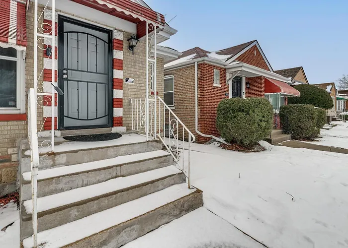 Commuter-friendly In Chicago's South Side Holiday home Chicago
