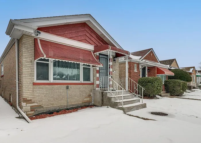 Holiday home Commuter-friendly In Chicago's South Side *