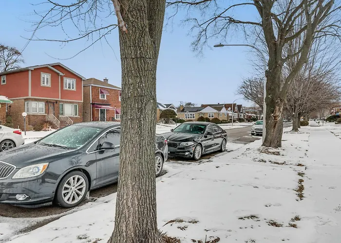 Commuter-friendly In Chicago's South Side Holiday home Chicago
